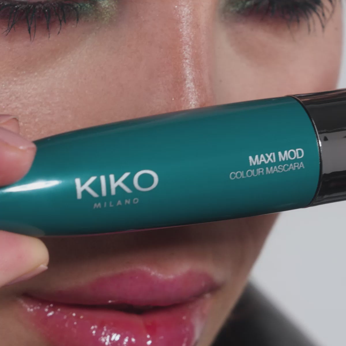 Volumising Mascaras - Maxi Mod Colour Mascara - 04 Metallic Green
